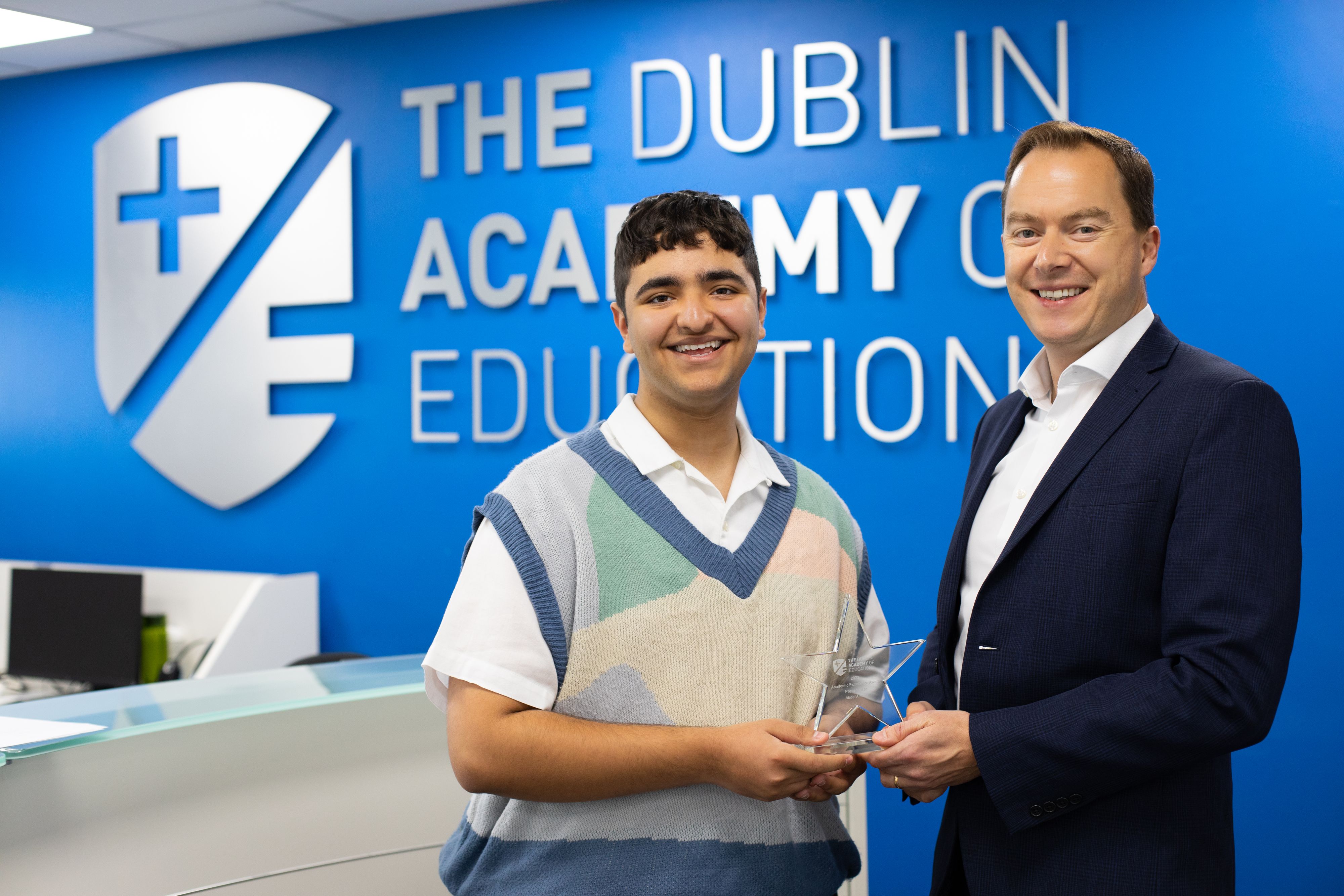 Ciaran Hartigan presents 625 points award on behalf of the Dublin Academy of Education