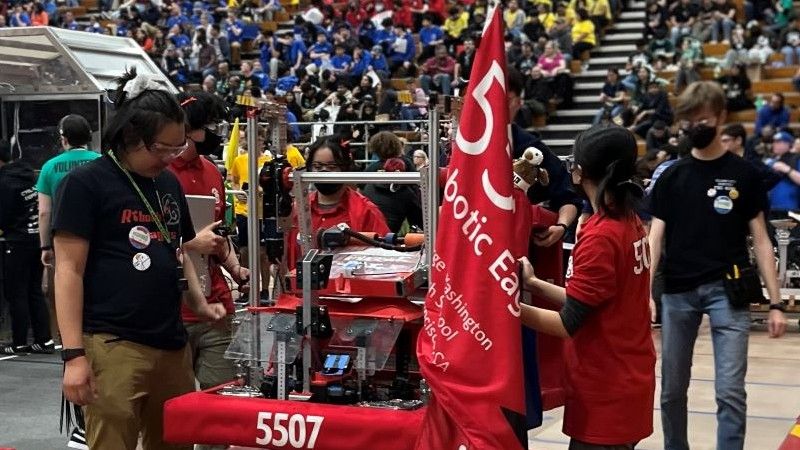 Diving into Robotics: An Epic Extracurricular for STEM Success