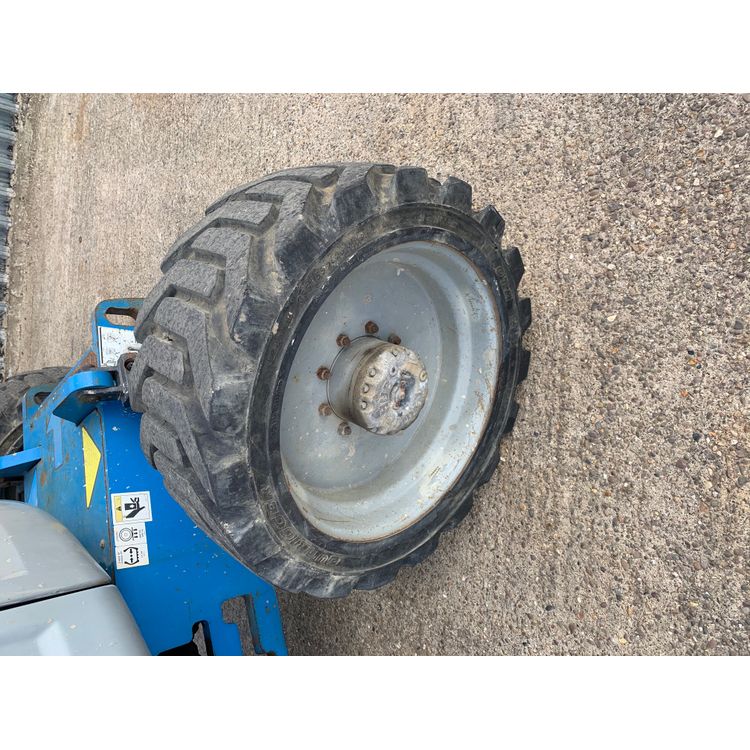 Genie Z45/25J 4 x 4