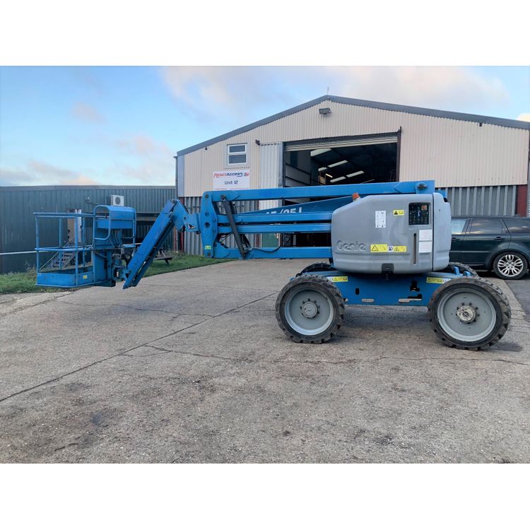 Genie Z45/25J 4 x 4