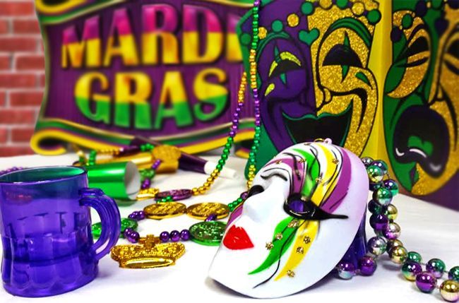 Mardi Gras Ribbon Bunting - FREE Shipping in 2023  Holiday party  decorations, Fat tuesday party, Mardi gras party