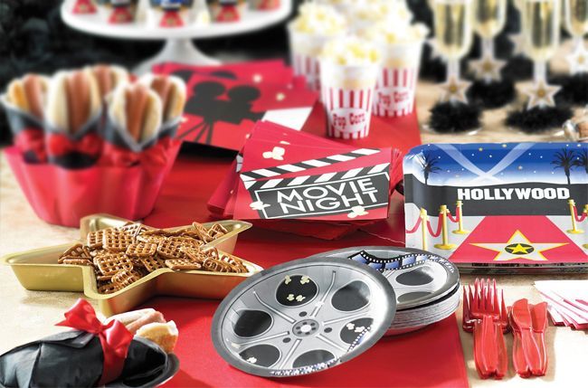 8 PERSON HOLLYWOOD PARTY PACK SUPPLIES BALLOONS PLATES 