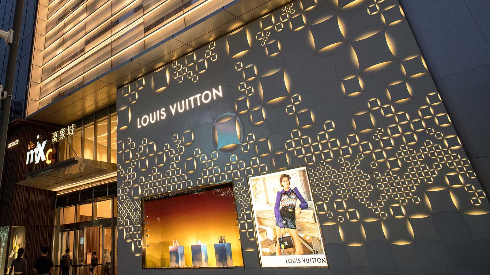 Cửa Hàng Louis Vuitton Ở Phố Đông Thượng Hải Hình ảnh Sẵn có  Tải xuống  Hình ảnh Ngay bây giờ  Cửa hàng  Cửa hàng bán lẻ Buổi tối 