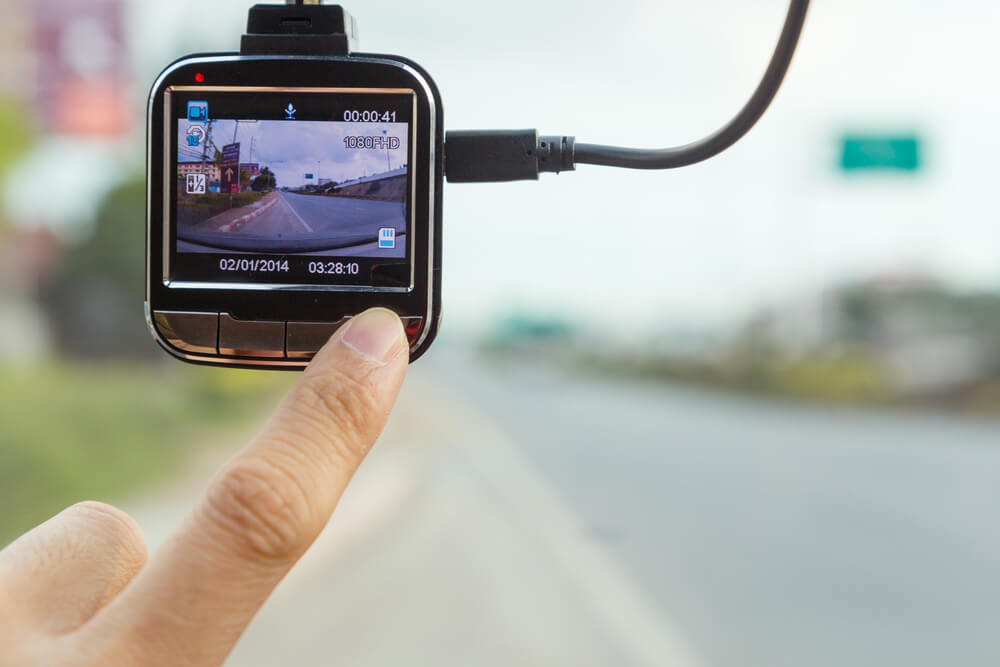 Palubní kamera do auta: Jak se nedostat do problémů se zákonem