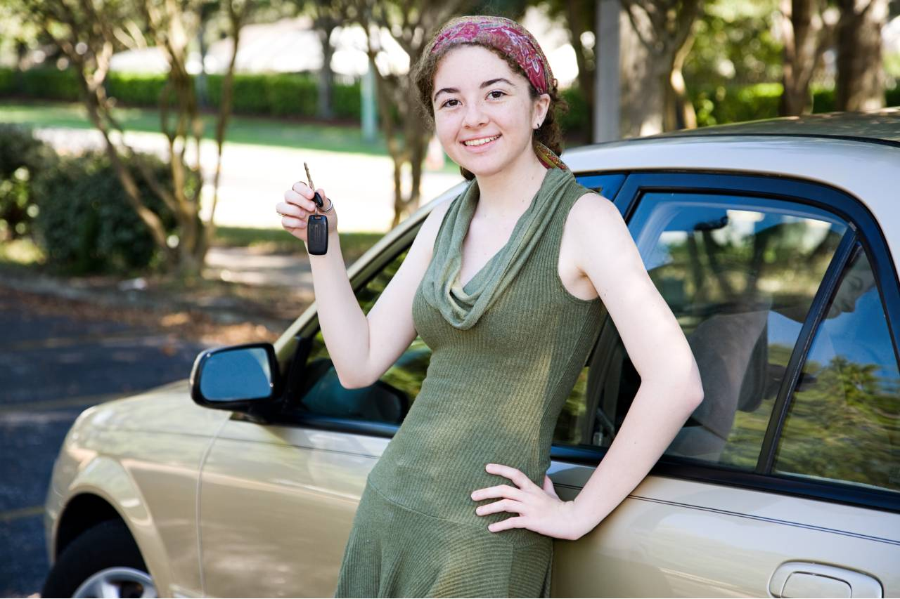 Dívka s klíči od nového auta