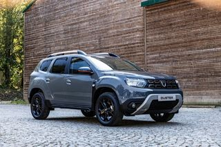 šedá dacia duster