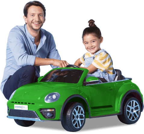 Tomáš Srovnaný s dcerou v zeleném autíčku