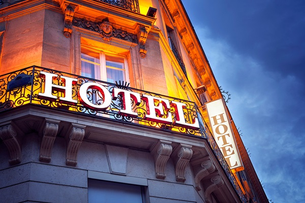 záber na hotel