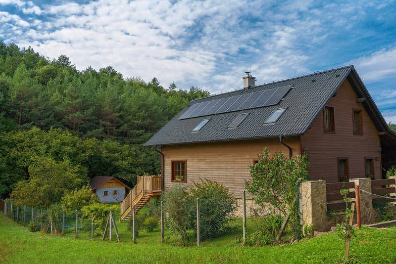 Dřevostavba s fotovoltaikou na střeše