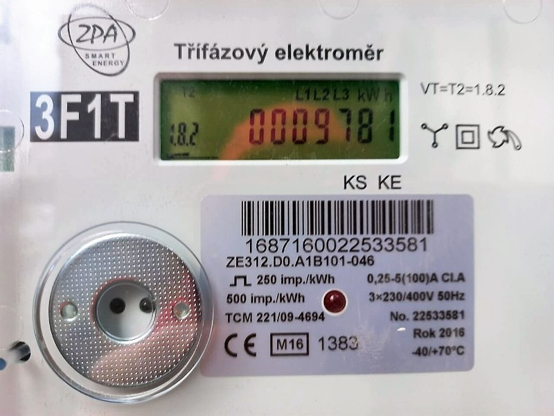 V čem měří elektroměr?