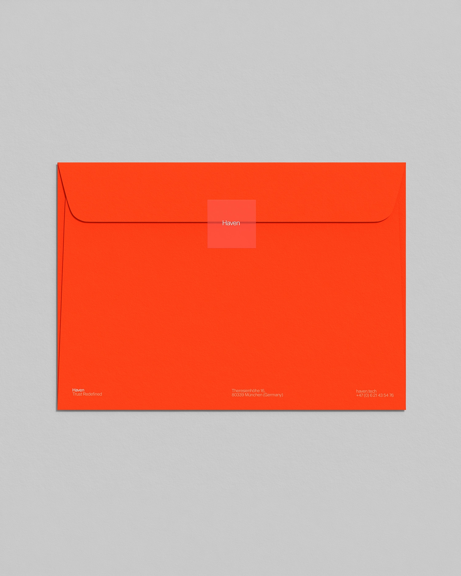 Oranje documentenvelop in de visuele identiteit van Haven