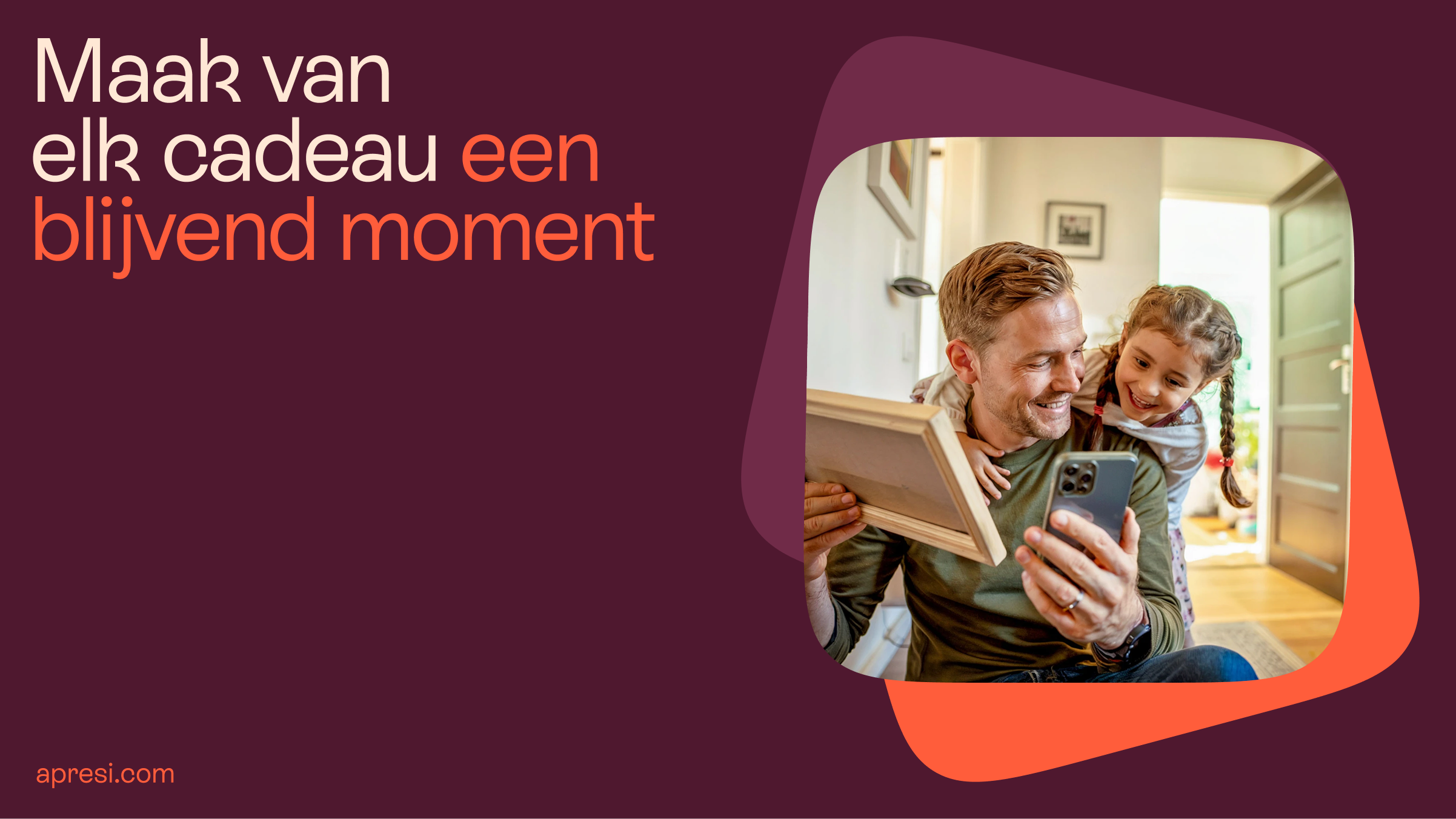 Dit is een afbeelding met een pay-off tekst die passend is bij de Apresi branding. Ook een afbeelding van een dochter dat haar vader een Apresi moment geeft.