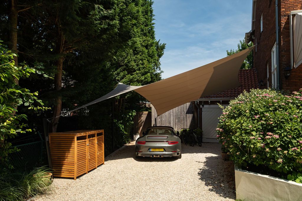 Bescherm je auto met een carport doek van mobuline in bloemendaal