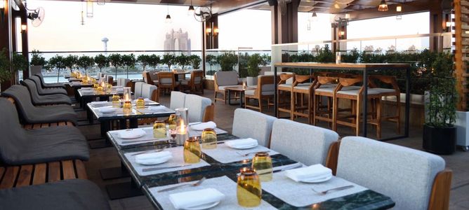 Azura Panoramic Lounge Abu-Dhabi