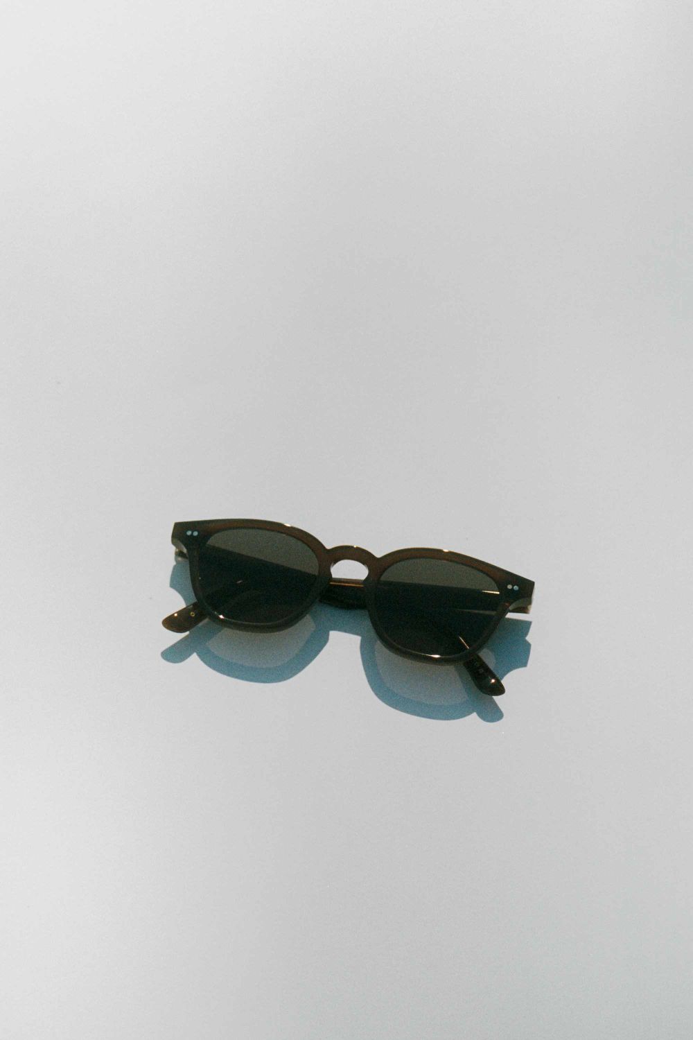 River Chocolate - grey solid lens – Monokel Eyewear