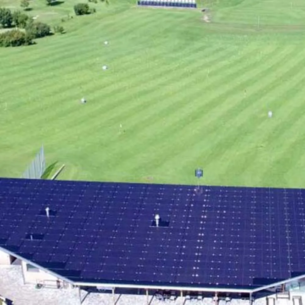 Bifaziale Solarmodule im Swiss Golf Park