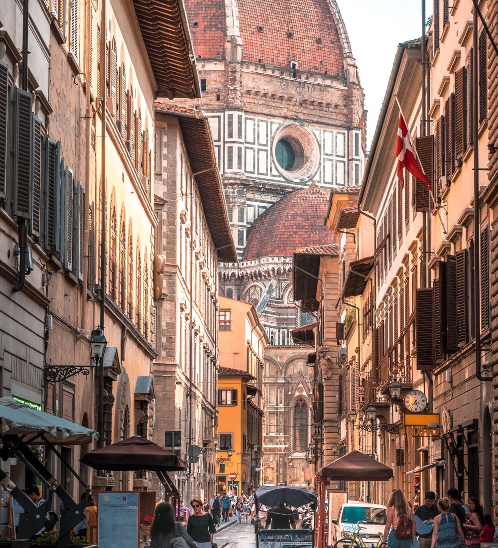 the exterior of the florence cathedral from street level