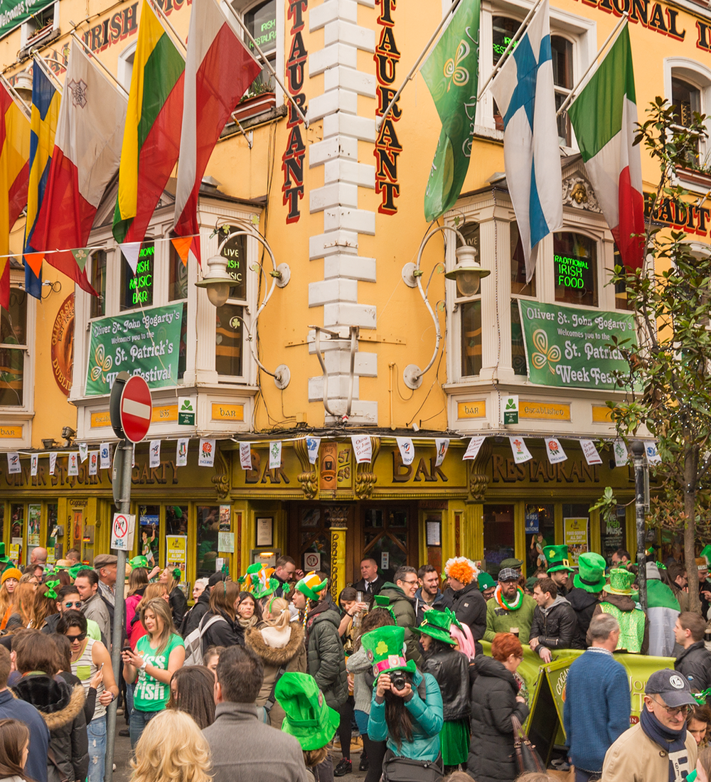 crowds of people dressed up for st patricks day in dublin