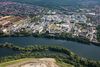 Luftaufnahme des Mannheimer Werks mit dem Rhein im Vordergrund