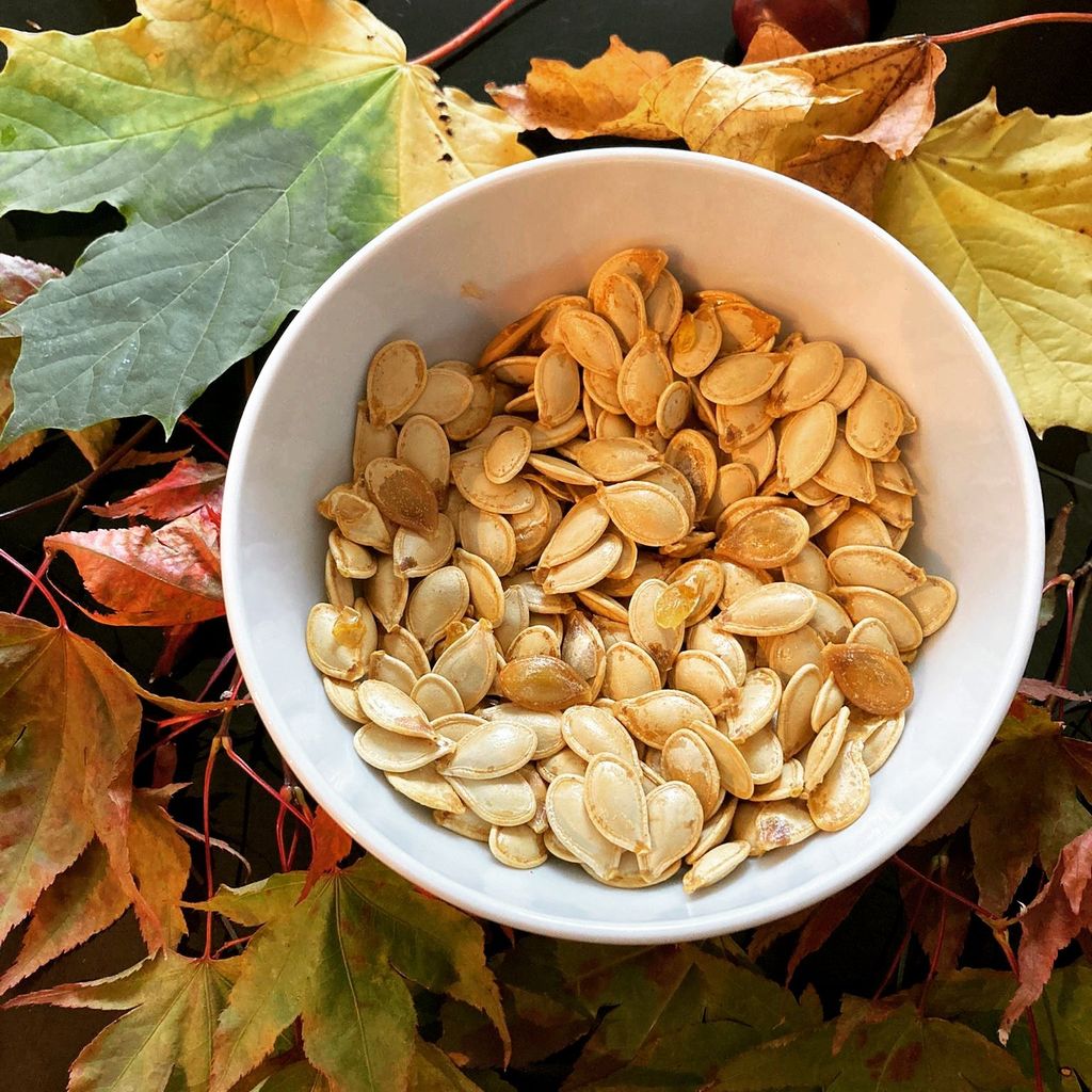 Krispiga pumpakärnor från hel pumpa