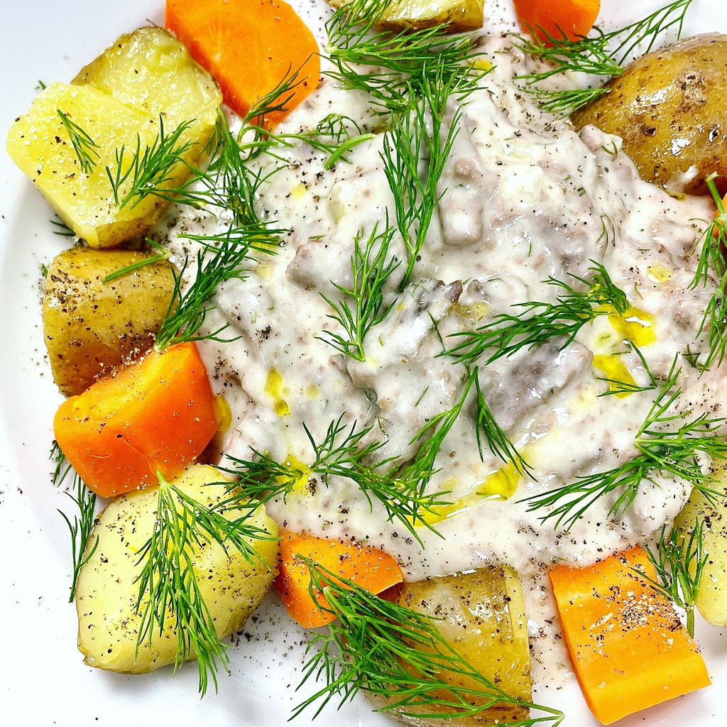 Dillkött med morötter och kokt potatis