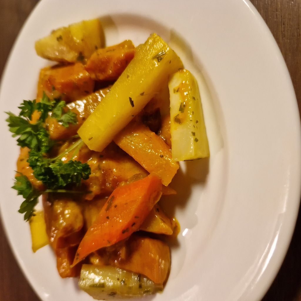 Korvstroganoff med rotfrukter och dragon