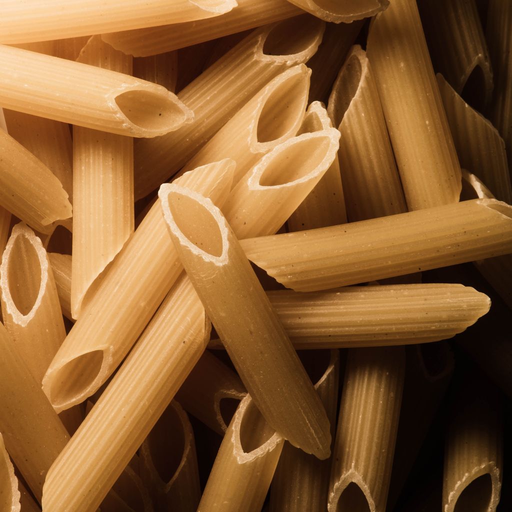 Hönsfärsjärpar i tomatsås med grön pasta