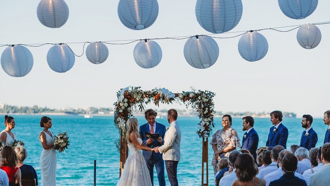Steve and Lauren's wedding ceremony at Pee Wee's at the Point