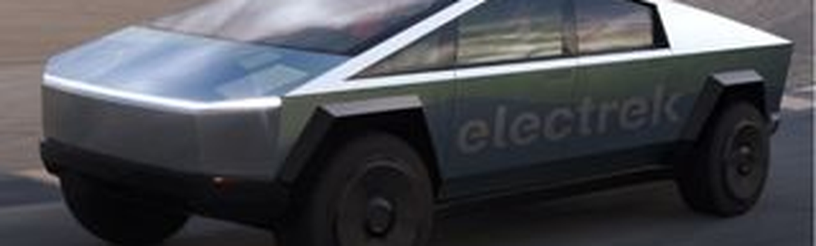 Auto znacky Tesla jedouci na ceste