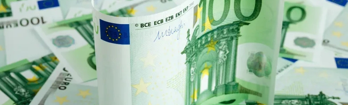 100 eurové bankovky