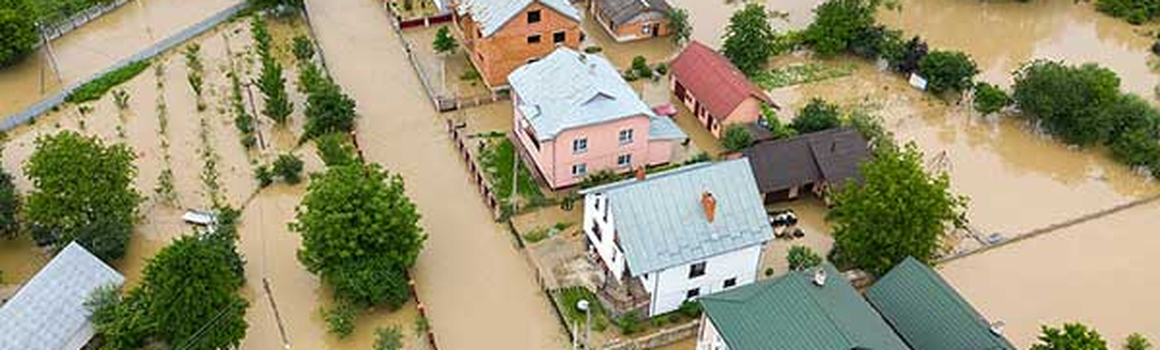 pohľad na zaplavené domy