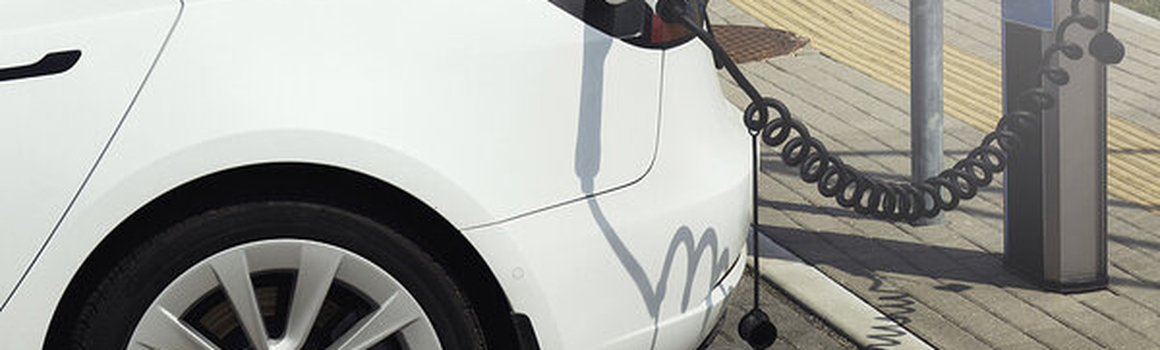 elektrické auto na nabíjačke
