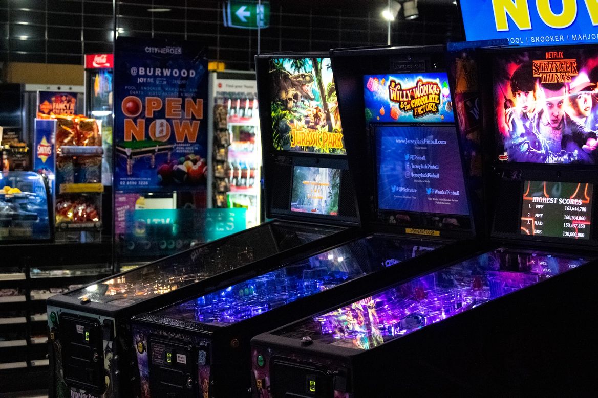 Retro game hall | Free virtual background | WebinarGeek