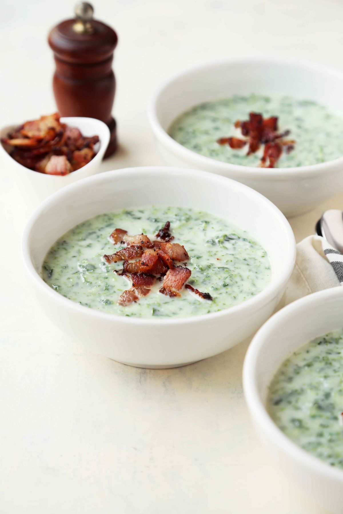 Sopa de espinacas y patatas asadas al ajo – Featured
