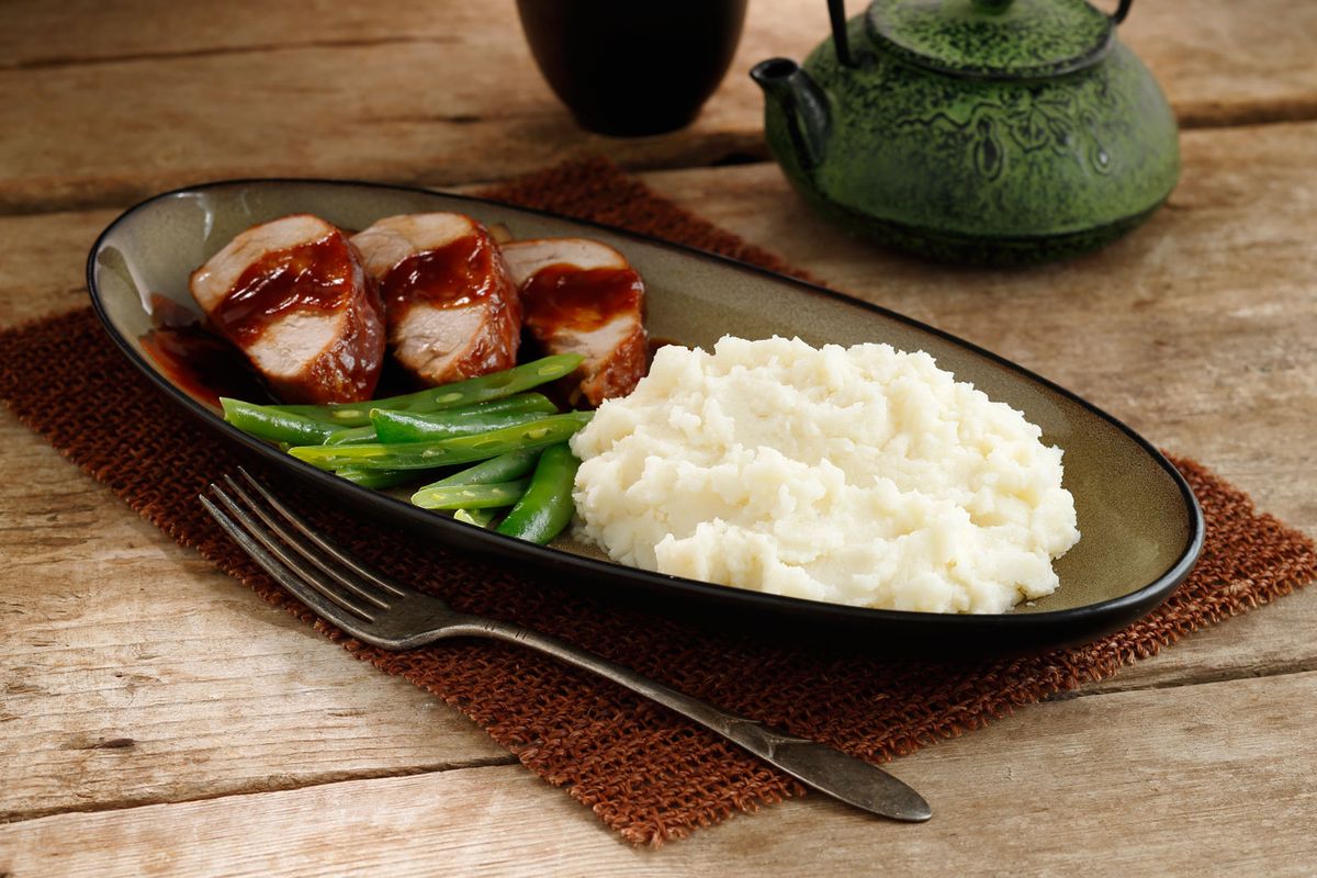 Cerdo asado estilo Hoisin con verduras al vapor y puré de papas Idahoan® – Featured