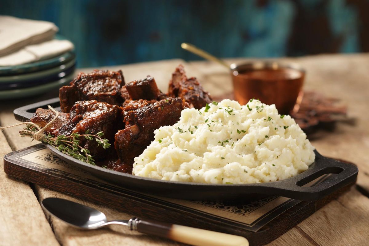 Braised Short Ribs with Roasted Garlic Horseradish Mashed – Featured