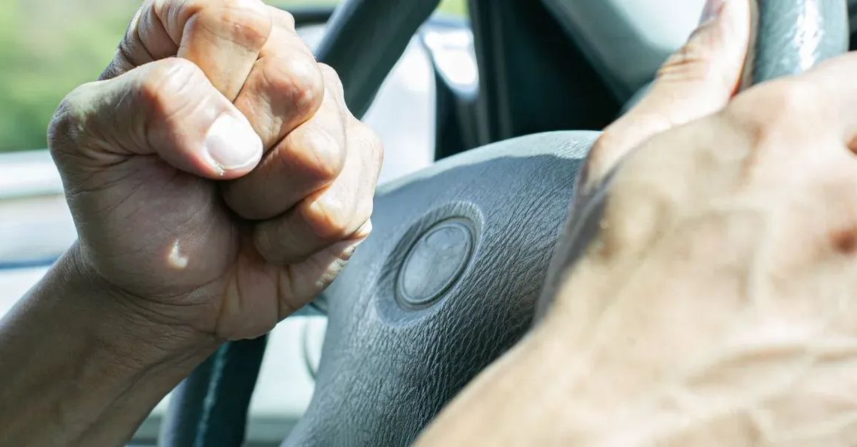 Gestikulace rukou a další signály řidičů: Víte co znamenají? | Klik.cz
