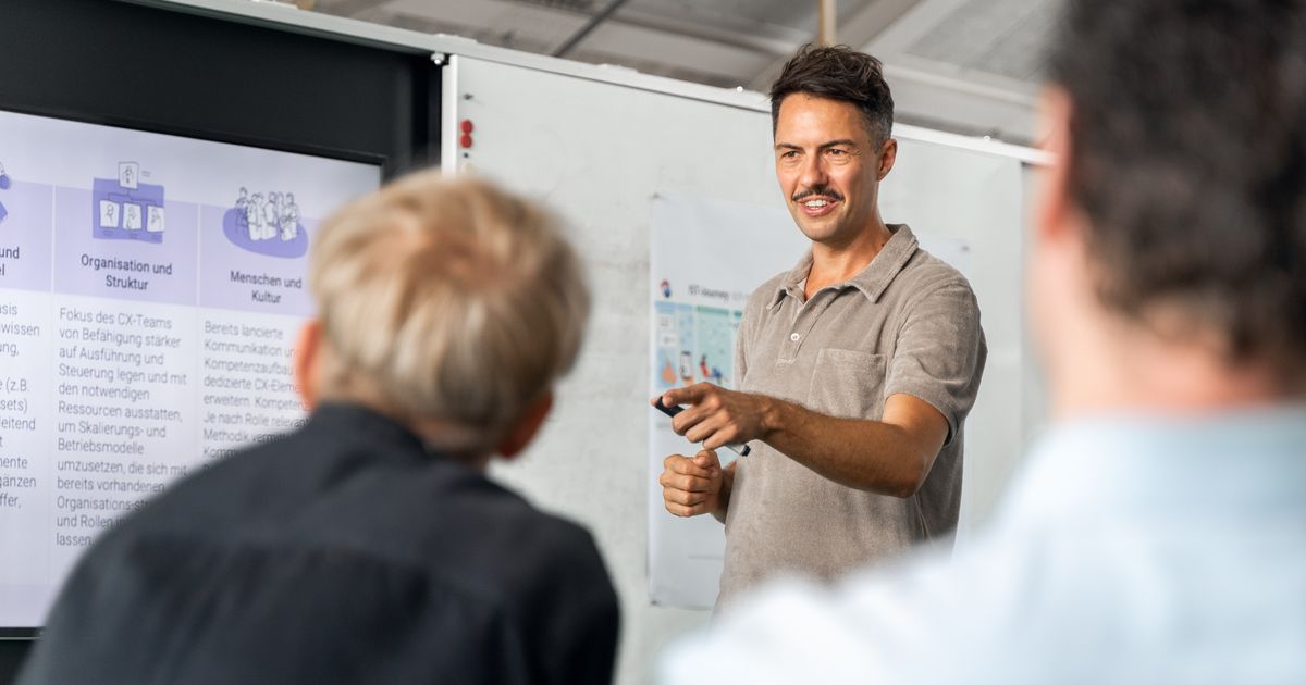 Create and manage excellent customer experiences
