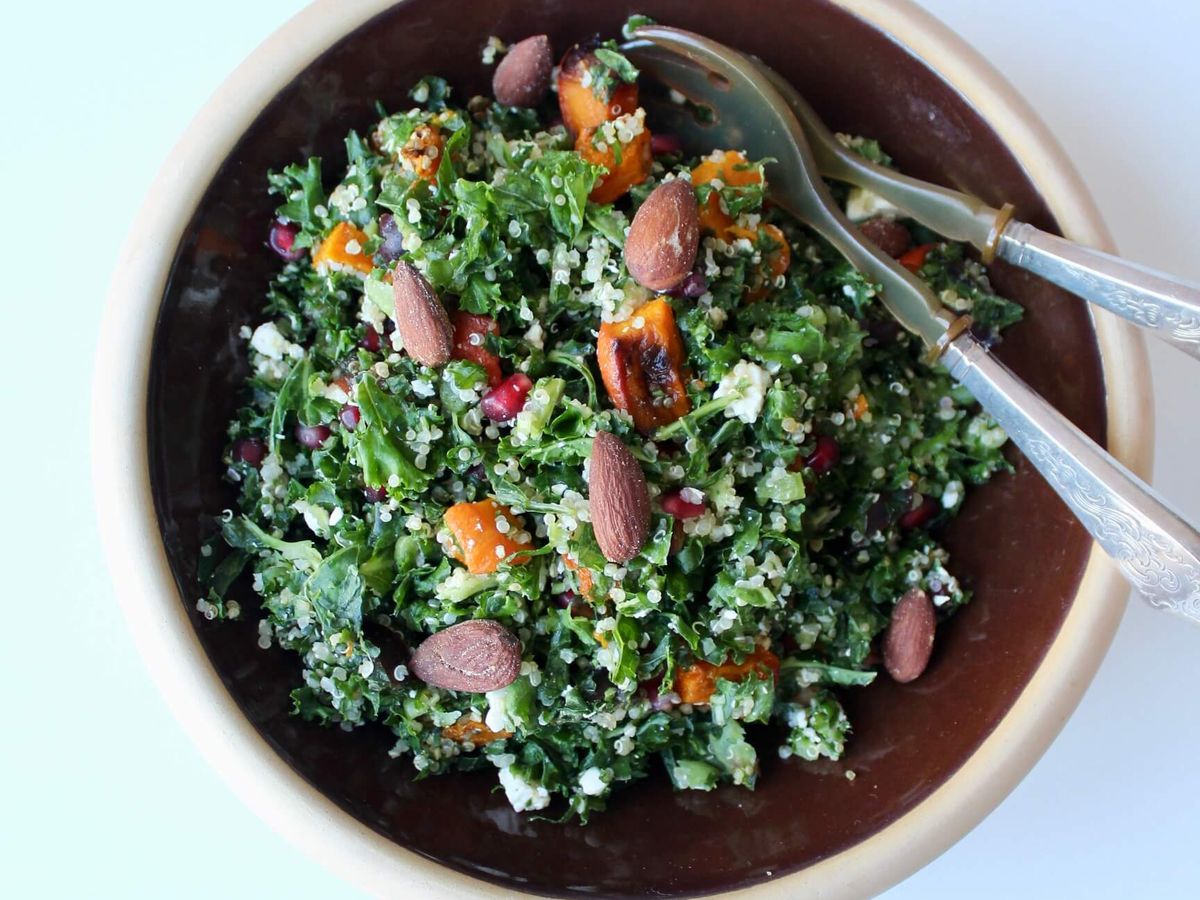 Grønkålssalat med quinoa, hokkaido og salatost