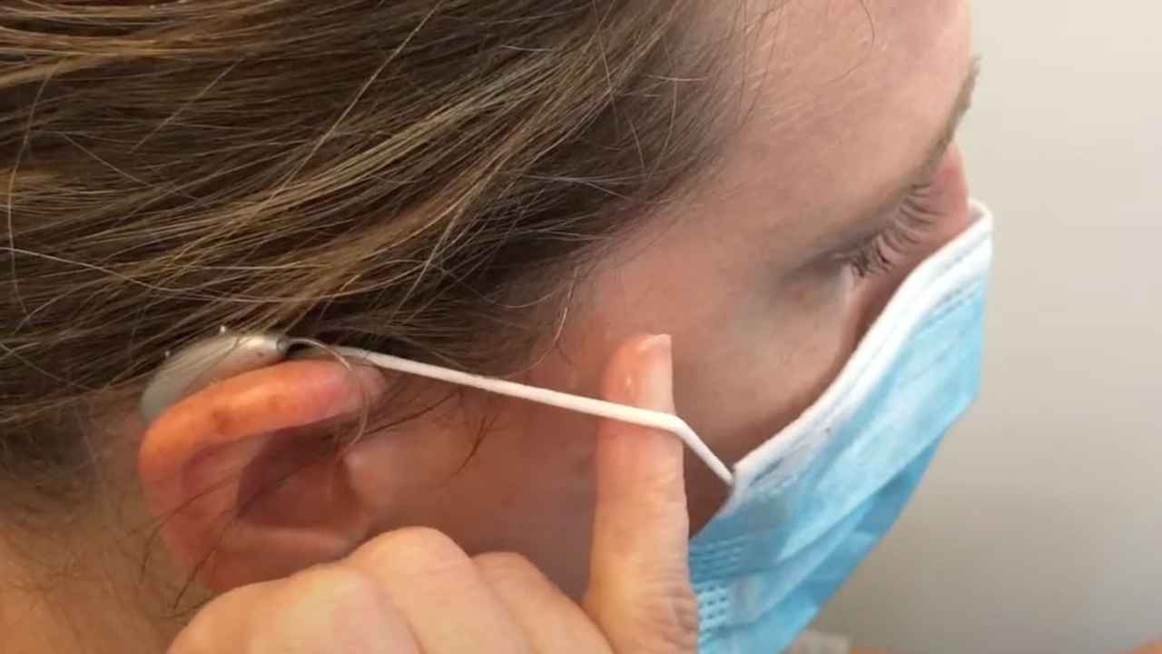 How To Remove a Mask While Wearing a Hearing Aid | Wavefront Centre for Communication Accessibility