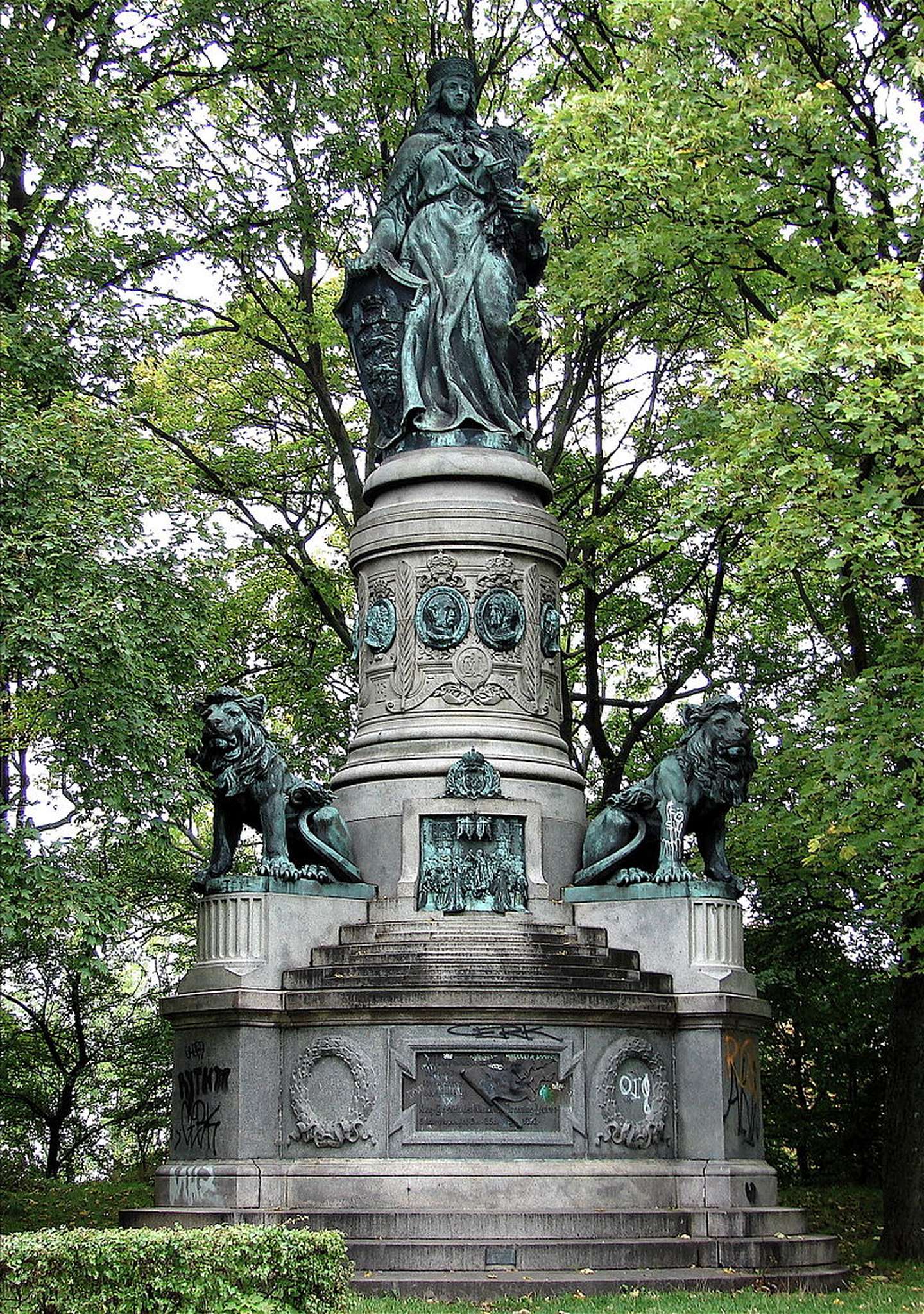 The "Denmark Monument" in Østre Anlæg was erected to celebrate the golden wedding of King Christian IX and Queen Louise on 26 May 1892