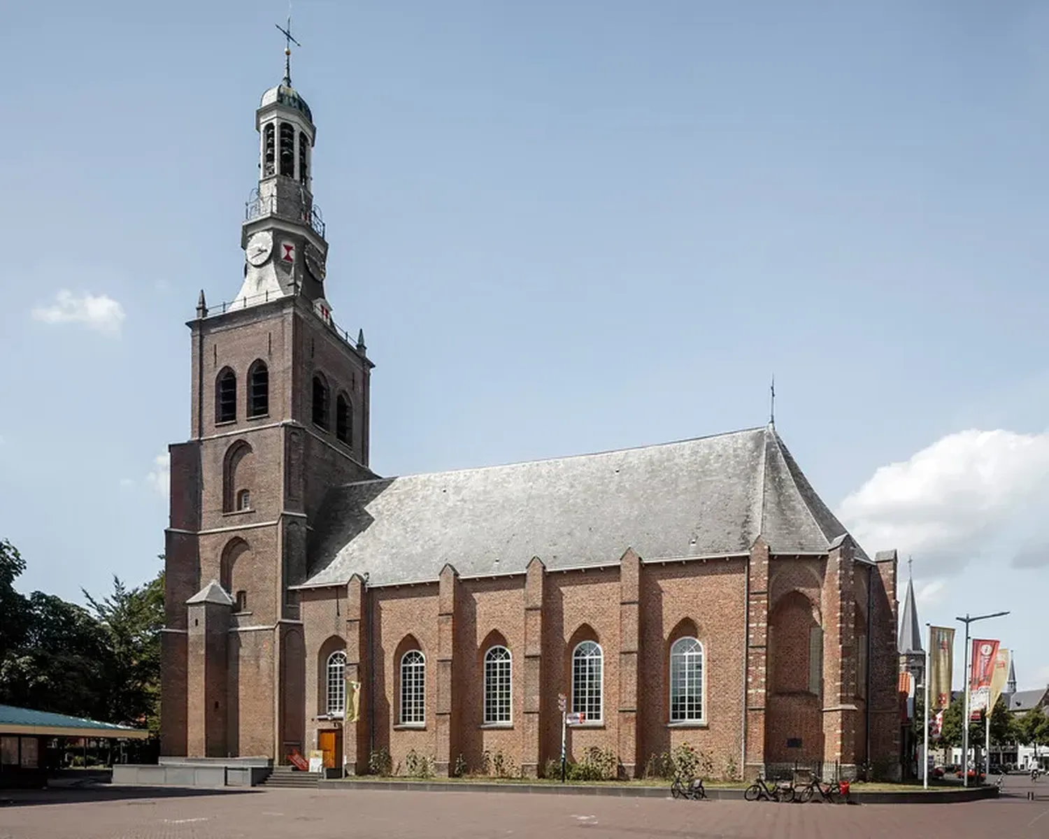Nederlands hervormde kerk en begraafplaats etten