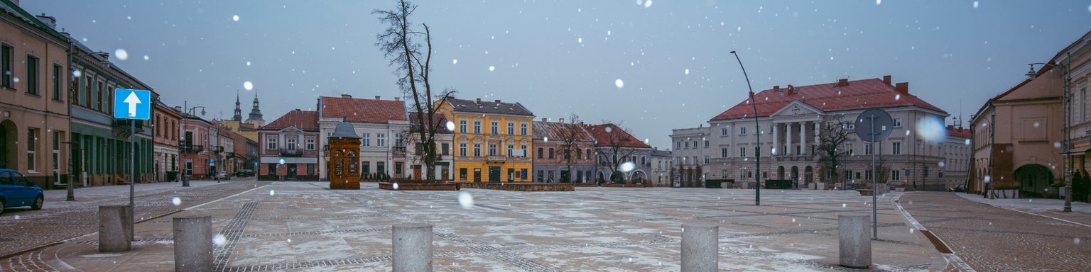 Snow falling in Kielce's town square
