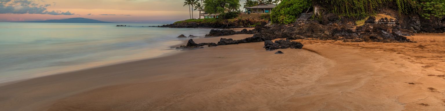 Sunrise at Po'olenalena Beach in Makena, Maui.