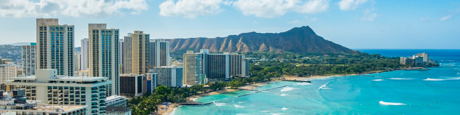 Waikiki Beach and Diamond Head Crater in Waikiki, Honolulu, Oahu island, Hawaii. 