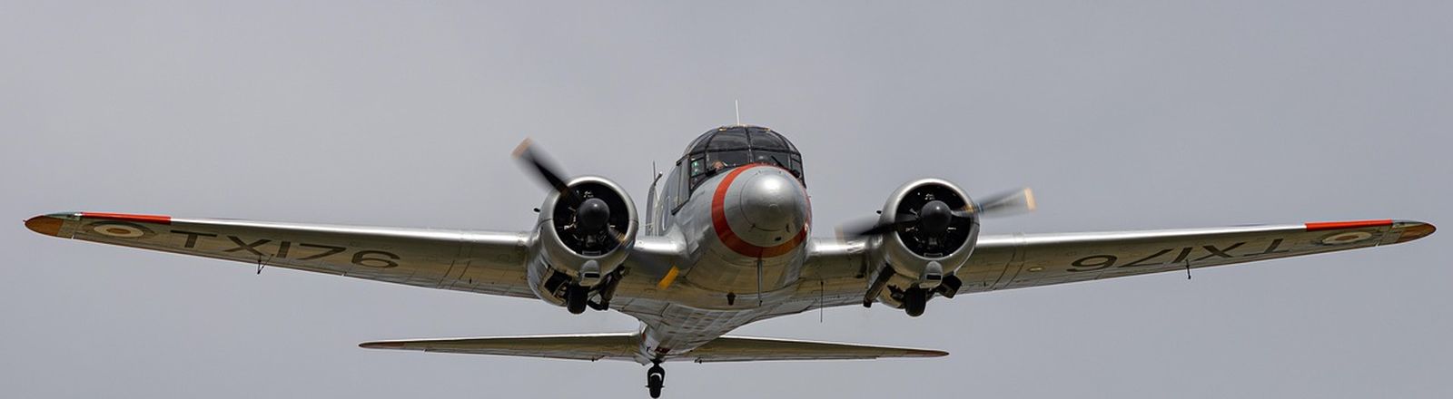 aircraft-8119477_1280