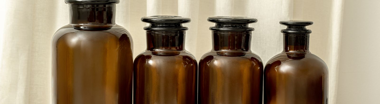 vintage-braune-medizinflaschen (1)
