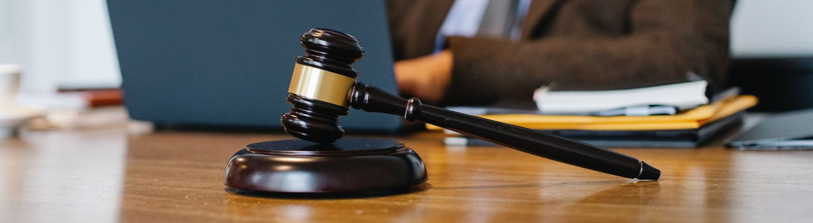 judge_pexels