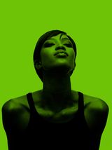 Silhouette einer Person mit kurzen Haaren und selbstbewusster Haltung vor einem leuchtend grünen Hintergrund.