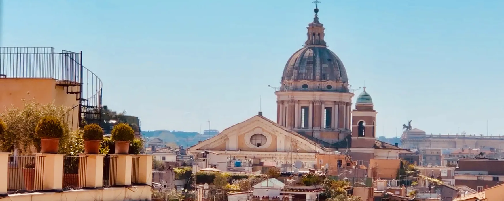 Aperitivo a Roma su una terrazza panoramica privata 